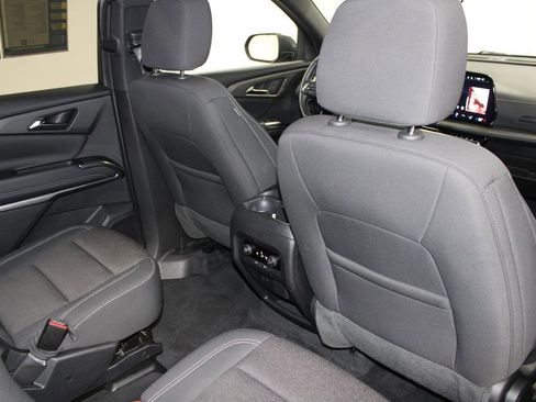 Used 2024 Chevrolet Traverse LT image 33