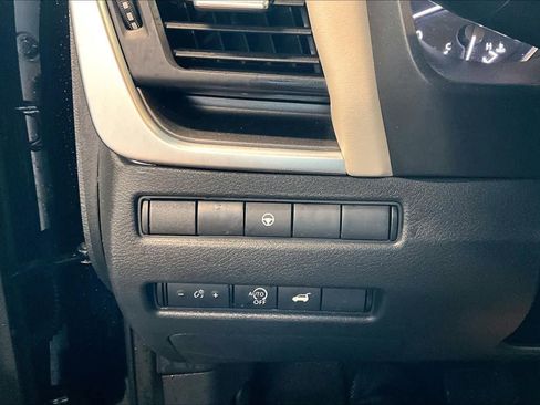 Used 2025 Nissan Rogue SV AWD/4WD image 31
