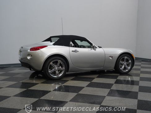 Used 2007 Pontiac Solstice GXP w/ Premium Package RWD image 14