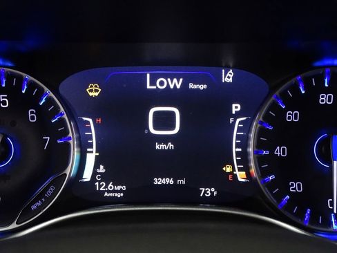 Used 2024 Chrysler Pacifica Touring-L image 37