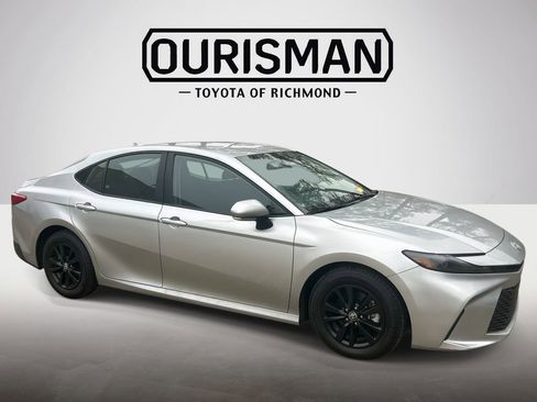 Used 2025 Toyota Camry LE image 2