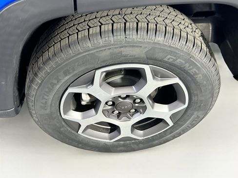 Used 2022 Jeep Compass Trailhawk w/ Trailhawk Elite Group image 32