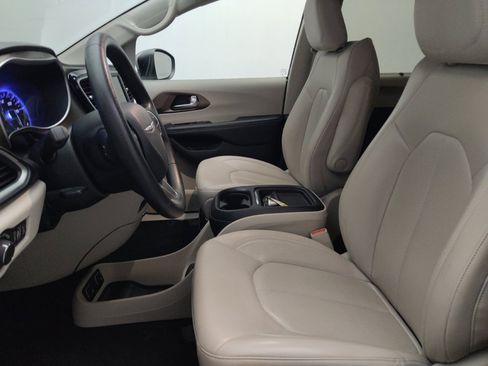 Used 2021 Chrysler Voyager Lxi FWD image 17