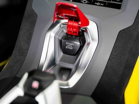 Used 2022 Lamborghini Huracan STO image 33