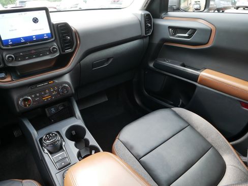 Used 2022 Ford Bronco Sport Outer Banks w/ Tech Package AWD/4WD image 11