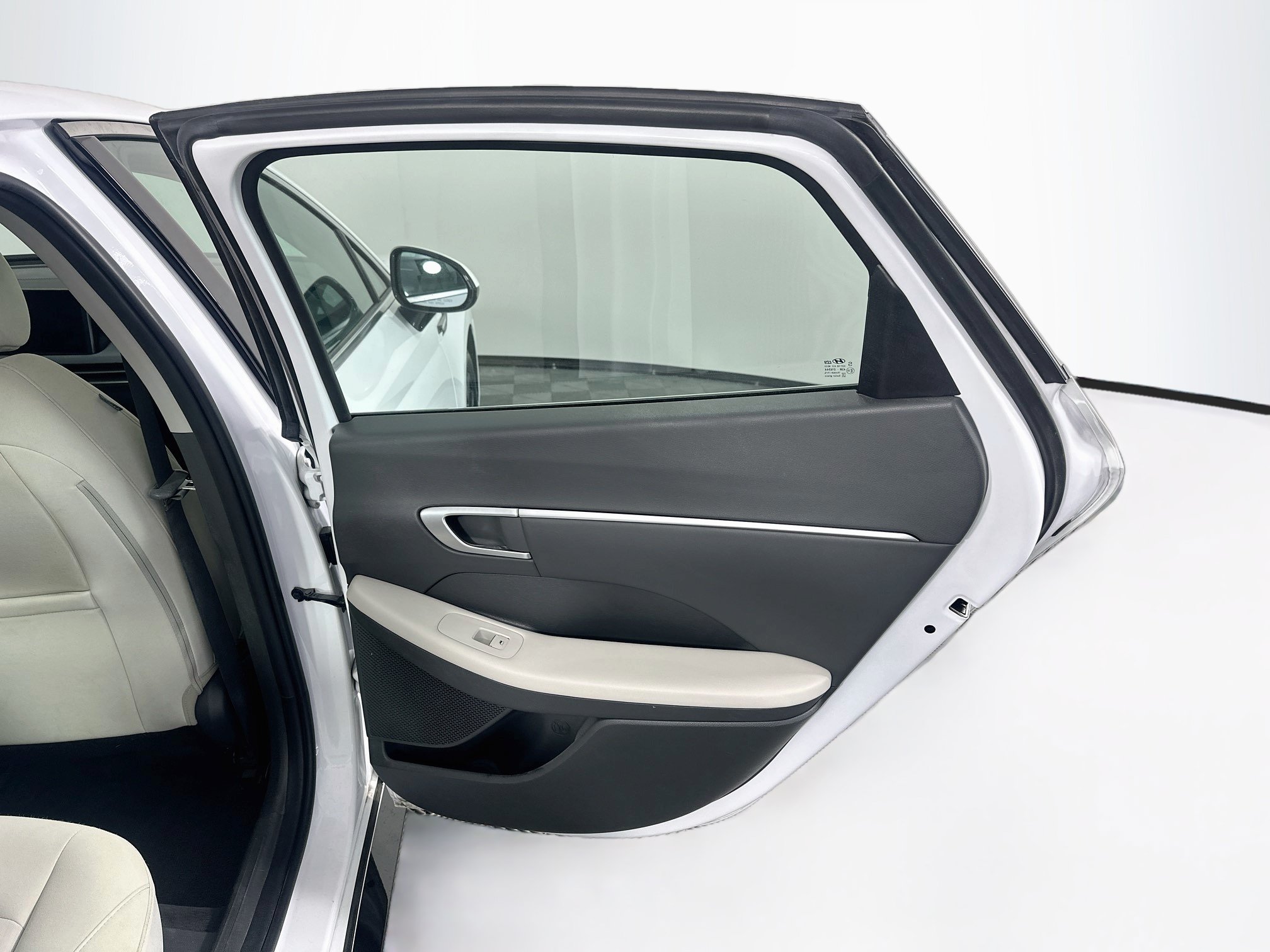 Used 2025 Hyundai Sonata SEL FWD image 30