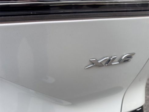 Used 2023 Toyota Corolla Cross XLE image 29