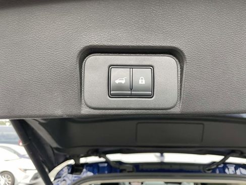 Used 2025 Nissan Rogue SV w/ SV Premium Package image 51