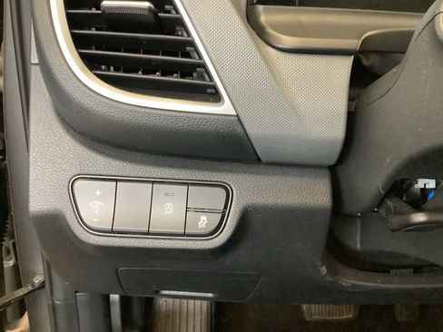 Certified 2025 Kia Seltos LX AWD/4WD image 21
