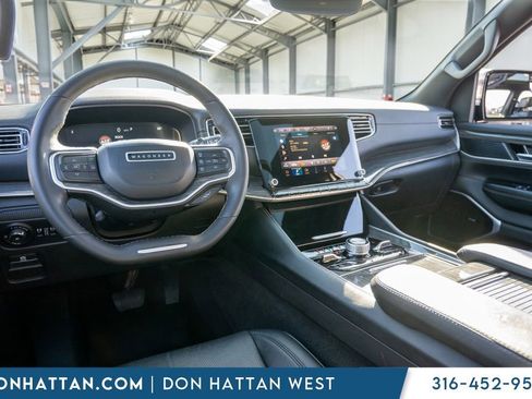 Used 2022 Jeep Wagoneer Series III w/ Premium Group I AWD/4WD image 22