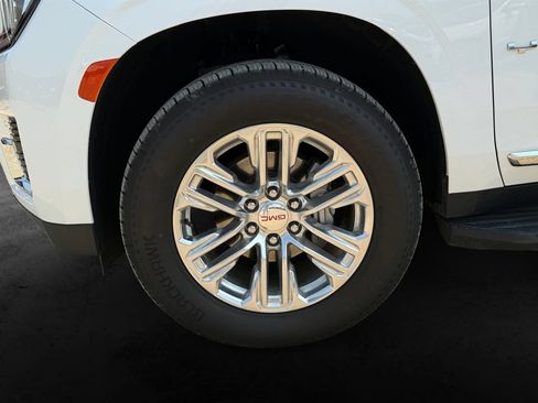 Used 2024 GMC Yukon SLT AWD/4WD image 13