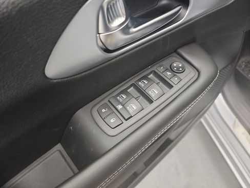 New 2026 Chrysler Pacifica Limited w/ S Appearance Package AWD/4WD image 16