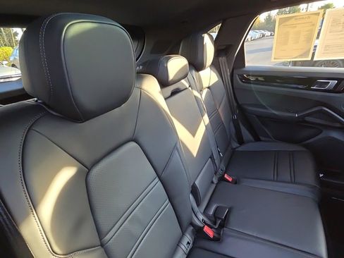 Used 2023 Porsche Cayenne Platinum Edition image 18