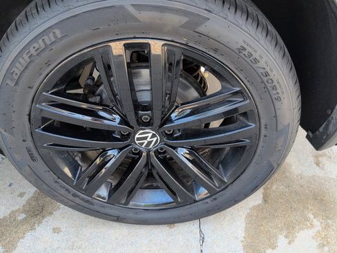 Used 2022 Volkswagen Tiguan SE R-Line image 11