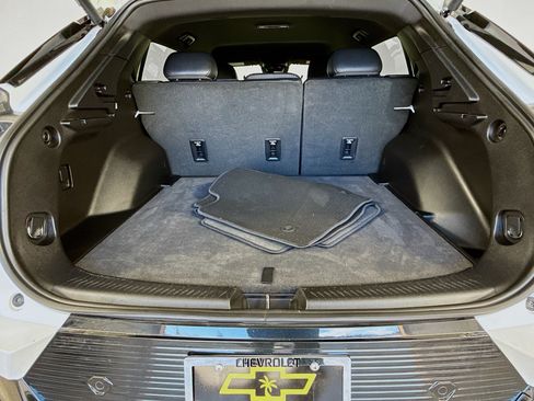 Used 2025 Chevrolet Equinox EV LT w/ Convenience Package FWD image 28