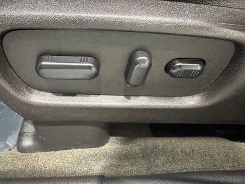 Used 2014 Ford Explorer Limited image 19