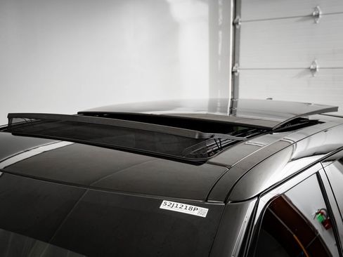 Used 2022 Land Rover Range Rover Velar R-Dynamic S image 13