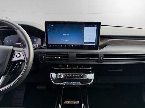 Used 2025 Lincoln Corsair Reserve image 11