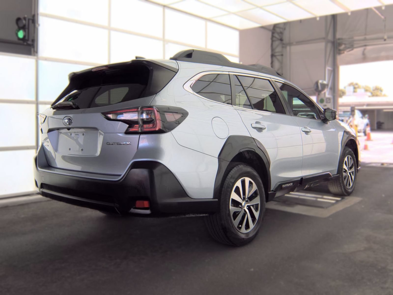 Used 2024 Subaru Outback Premium AWD/4WD image 2