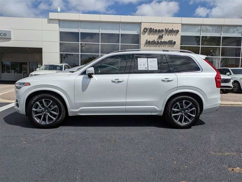 Used 2017 Volvo XC90 T6 Momentum w/ Vision Package image 3