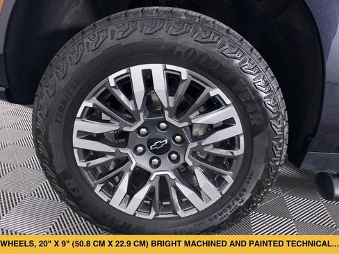 Certified 2025 Chevrolet Suburban Z71 AWD/4WD image 15