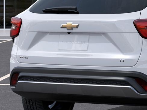 New 2026 Chevrolet Trax LT w/ Driver Confidence Package FWD image 14