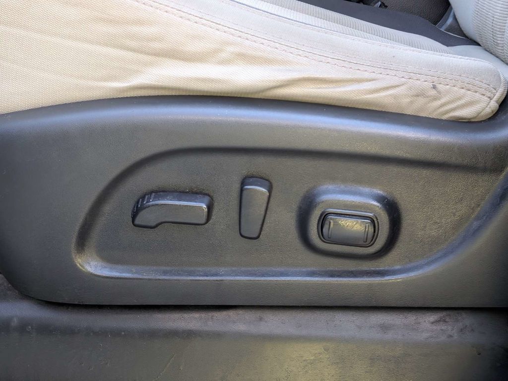 Used 2021 Nissan Titan SV w/ SV Convenience Package AWD/4WD image 18