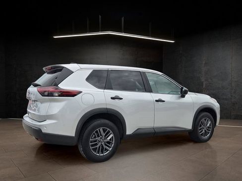 Used 2024 Nissan Rogue S FWD image 7