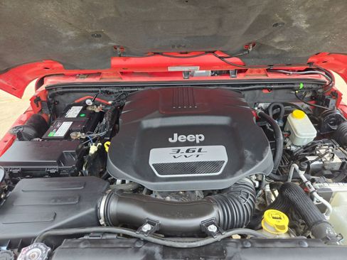 Used 2013 Jeep Wrangler Unlimited Rubicon w/ Connectivity Group AWD/4WD image 29