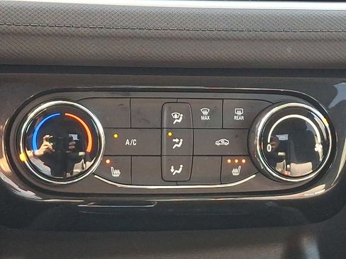 Used 2025 Chevrolet TrailBlazer LT w/ LT Cold Weather Package AWD/4WD image 15