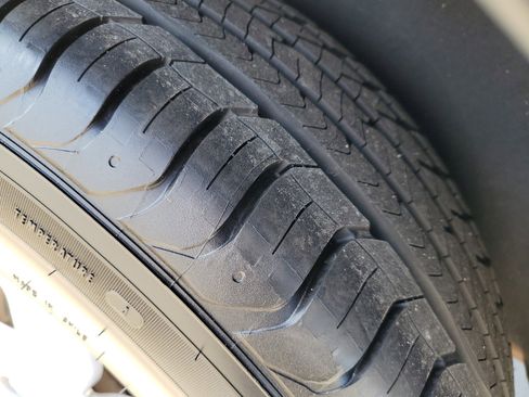 Used 2020 Land Rover Discovery SE image 26