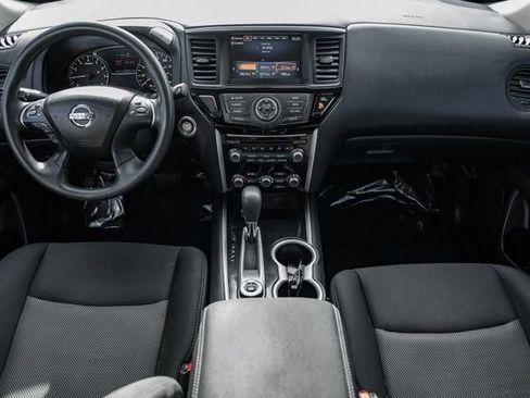 Used 2017 Nissan Pathfinder S image 16