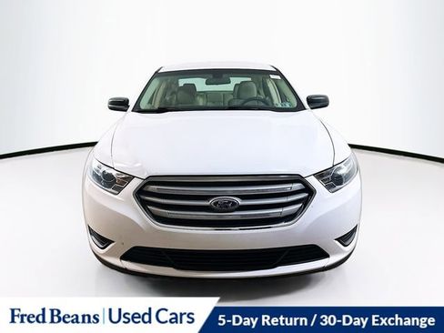 Used 2018 Ford Taurus SE FWD image 2