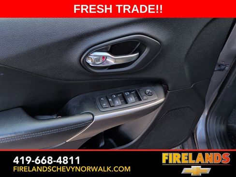 Used 2020 Jeep Cherokee Latitude Plus w/ Cold Weather Group image 26