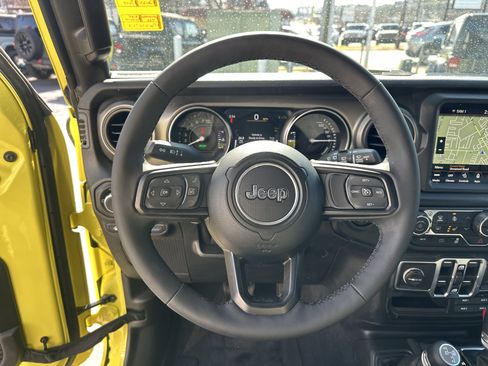 Used 2023 Jeep Wrangler Unlimited w/ Sun & Screen Package image 27