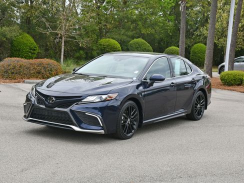 Used 2022 Toyota Camry XSE FWD image 6