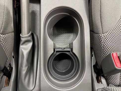 Used 2019 Nissan Frontier SV image 9