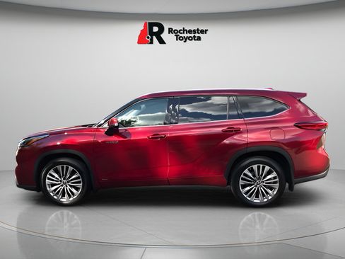Certified 2021 Toyota Highlander Platinum AWD/4WD image 4