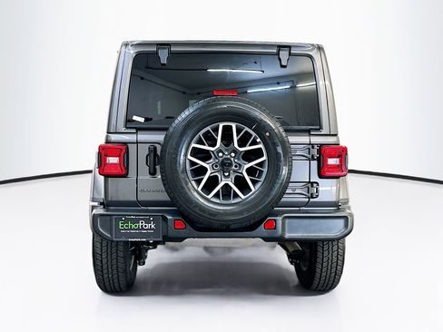 Used 2025 Jeep Wrangler Unlimited Sahara AWD/4WD image 7