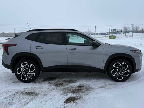 Used 2024 Chevrolet Trax RS w/ Driver Confidence Package image 3