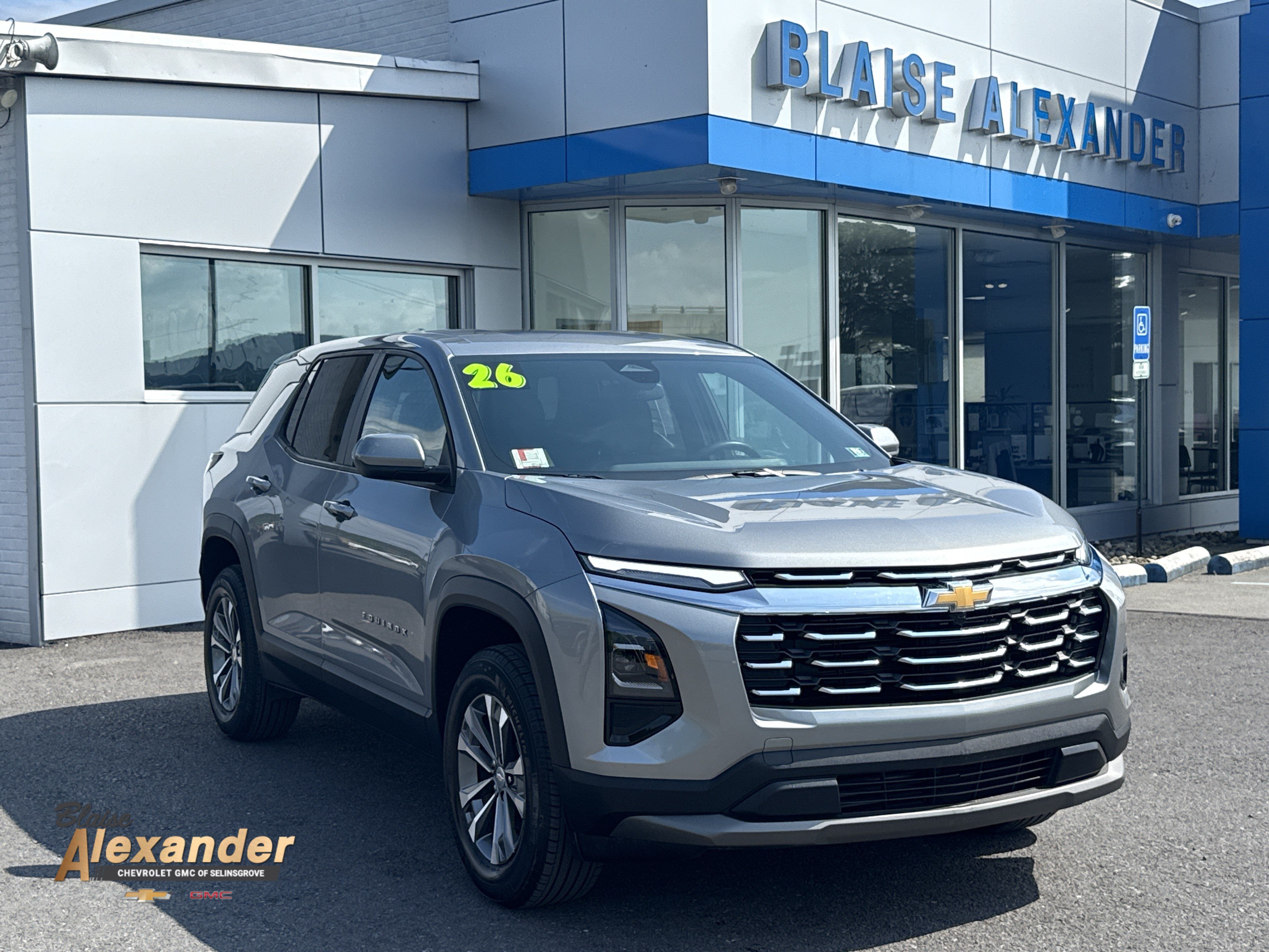 Used 2026 Chevrolet Equinox LT w/ Convenience Package II AWD/4WD image 1