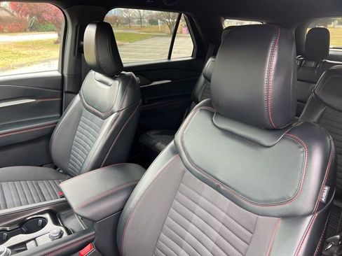 Used 2025 Ford Explorer ST-Line image 17