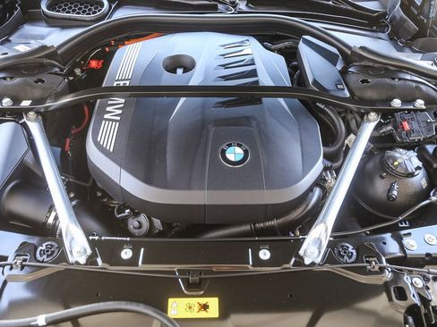 Used 2026 BMW 750e xDrive w/ Premium Package AWD/4WD image 23