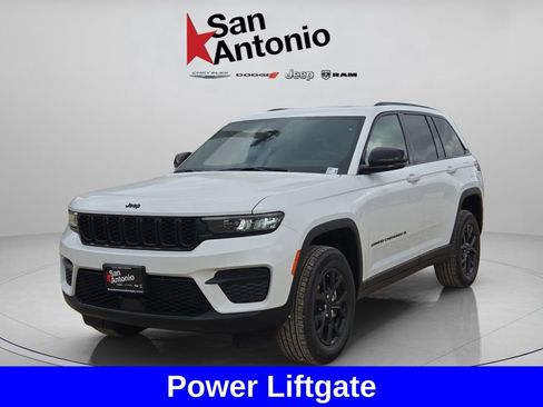 New 2025 Jeep Grand Cherokee Altitude RWD image 4
