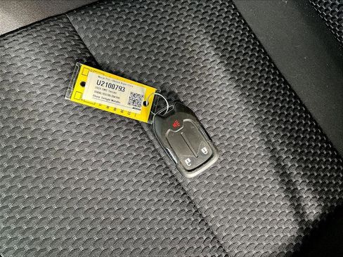 Used 2024 GMC Terrain SLE image 27