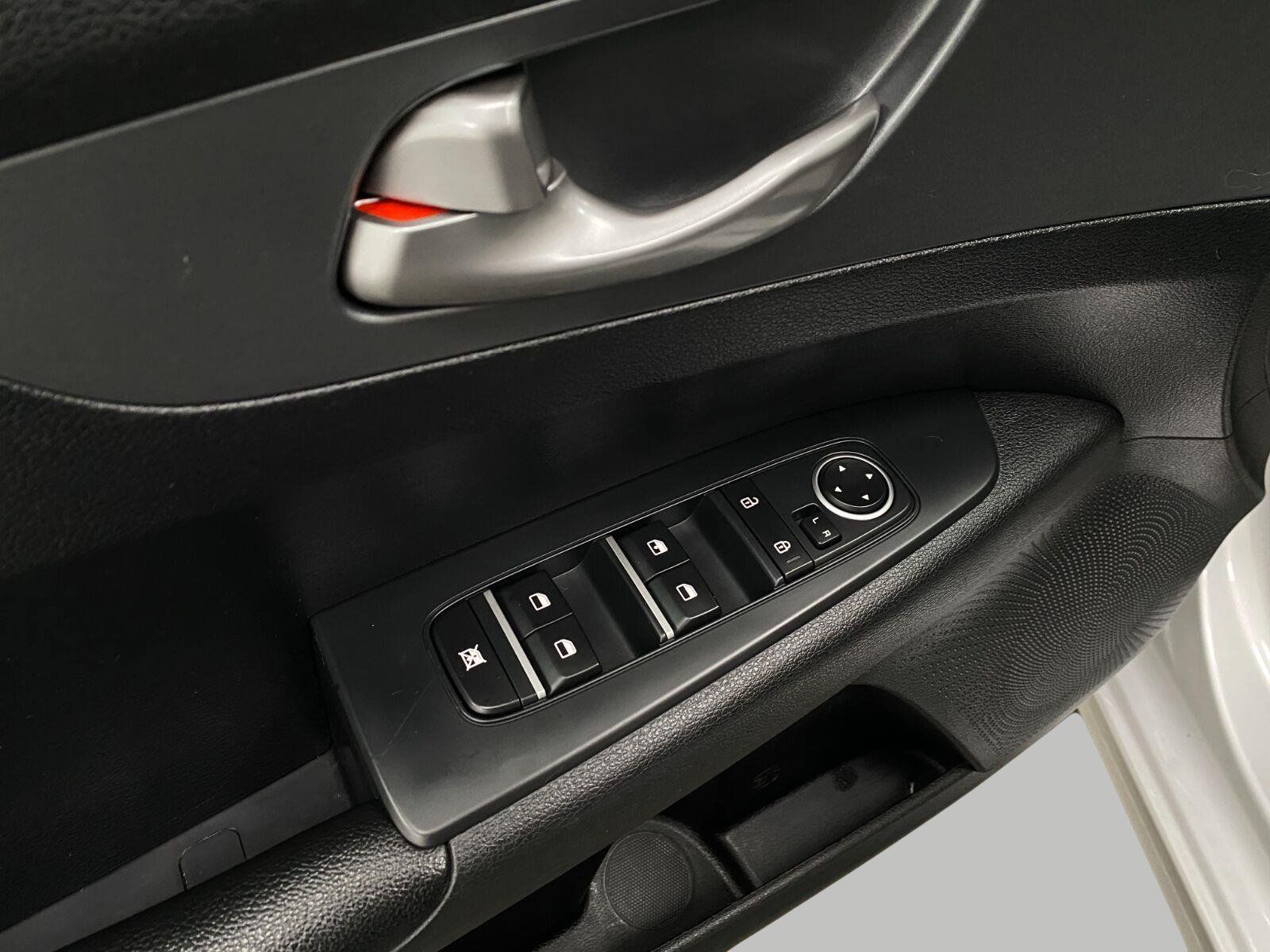 Used 2020 Kia Forte LXS FWD image 28