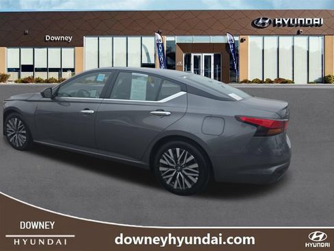 Used 2025 Nissan Altima 2.5 SV FWD image 3