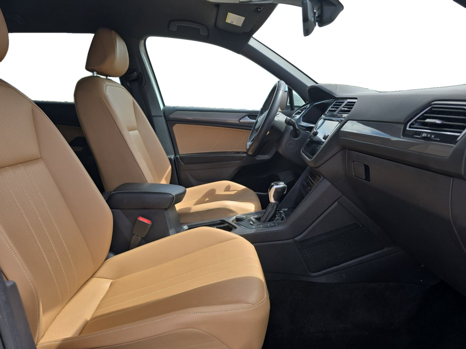 Used 2023 Volkswagen Tiguan SE AWD/4WD image 17