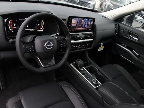 Certified 2026 Nissan Pathfinder SL w/ SL Premium Package AWD/4WD image 4