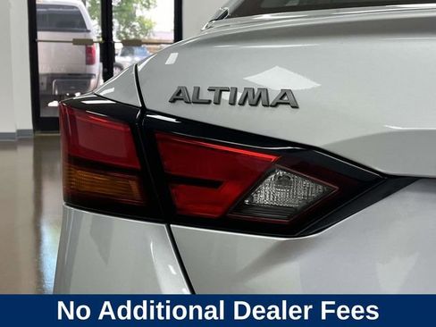 Used 2024 Nissan Altima 2.5 SV FWD image 11